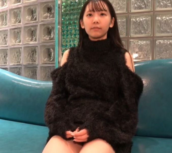极品高质量牛仔裤外围妹子，坐在身上调情一番舌吻摸奶，上位自己动大力猛操